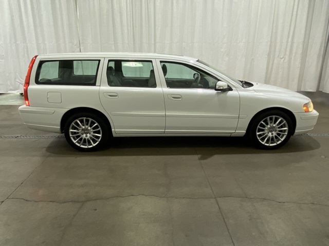 Used 2007 Volvo V70 2.4M with VIN YV1SW612672647411 for sale in Grants Pass, OR