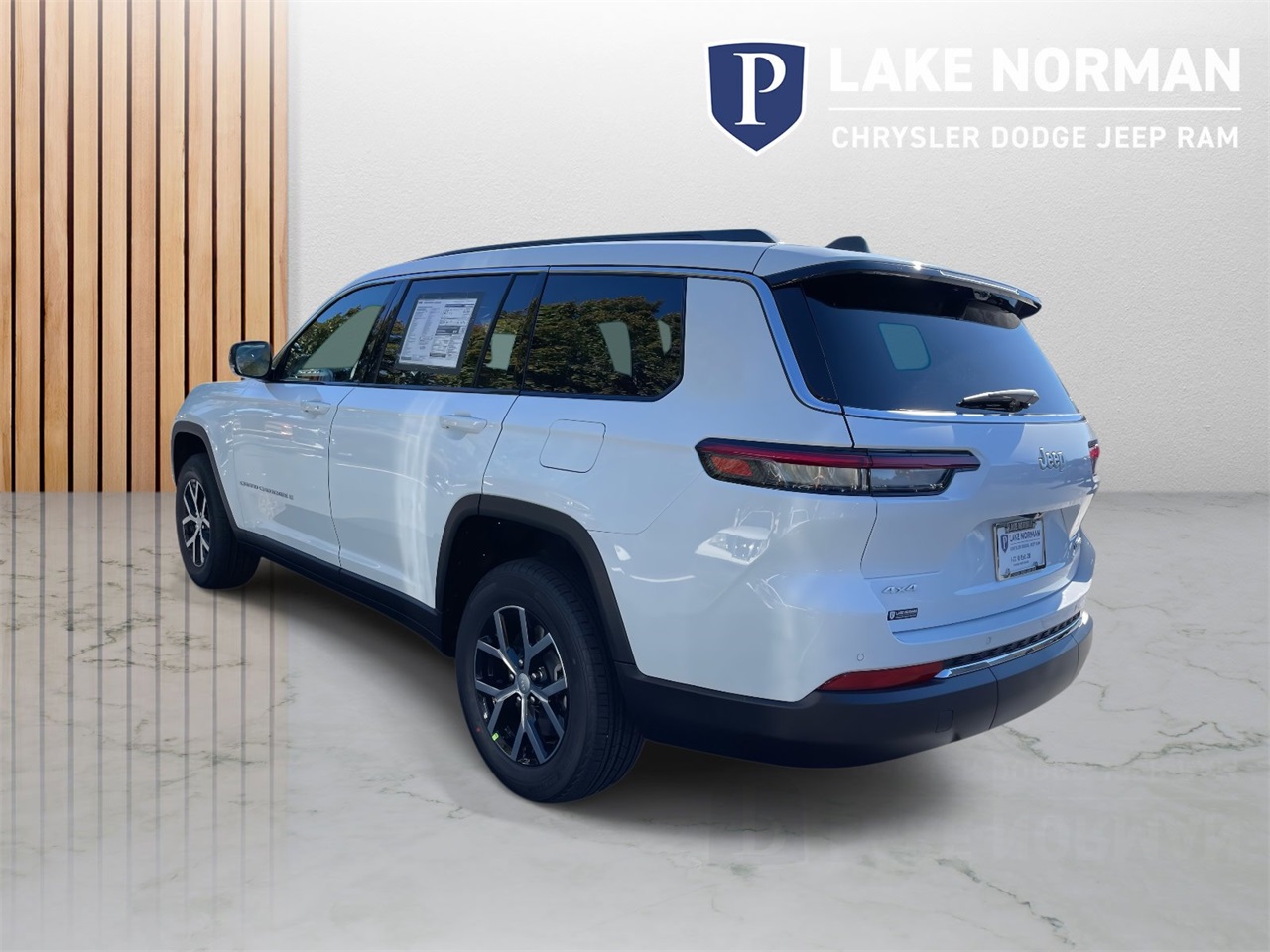 2025 Jeep Grand Cherokee Limited photo 3