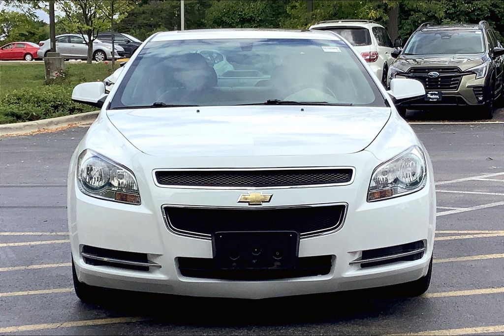 2010 Chevrolet Malibu 2LT photo 2