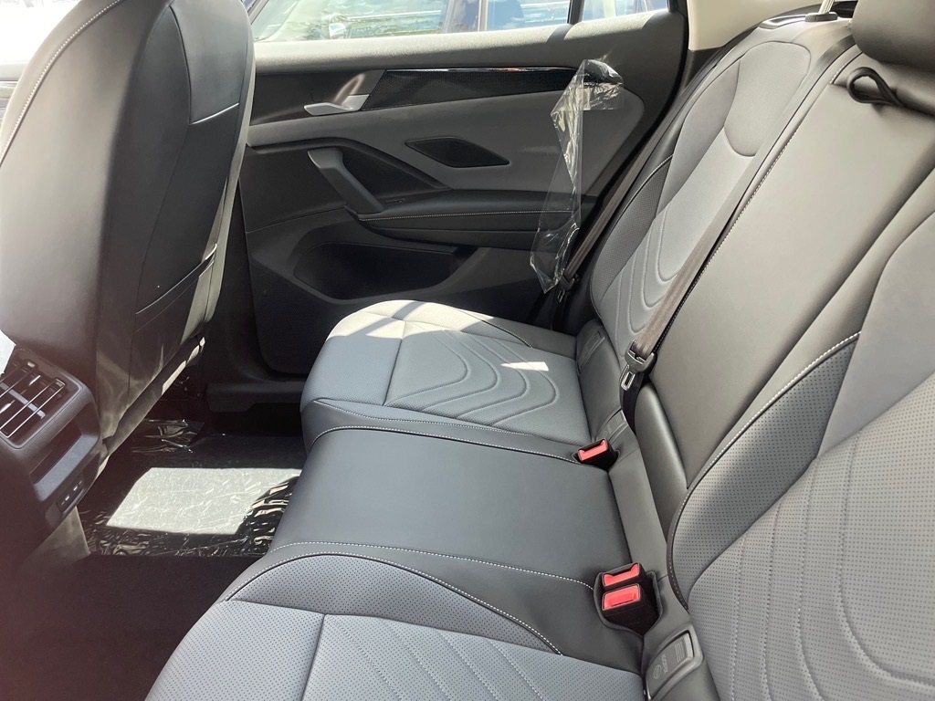 2025 Volkswagen Tiguan SE photo 3