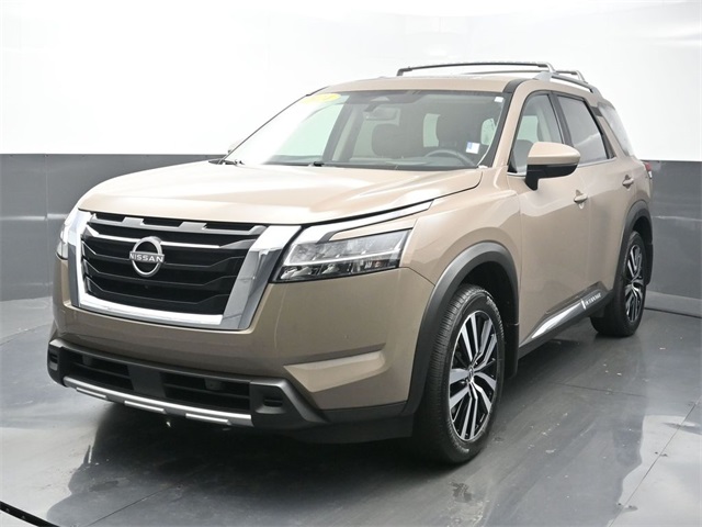 2024 Nissan Pathfinder Platinum's photo