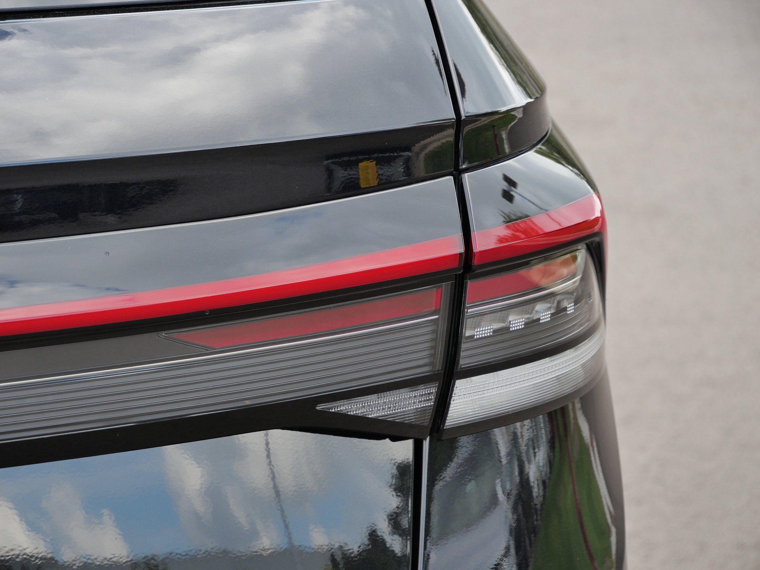2025 Volkswagen Taos SE photo 17