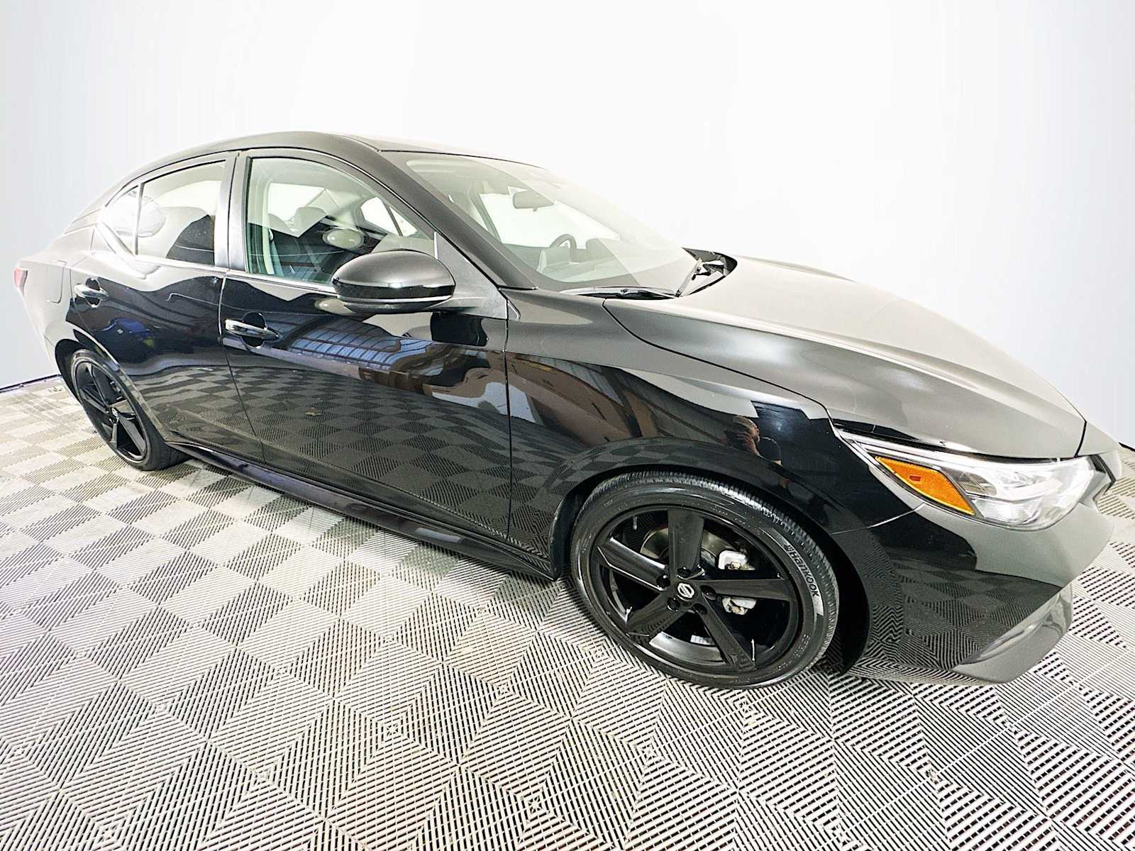2022 Nissan Sentra SR photo 3