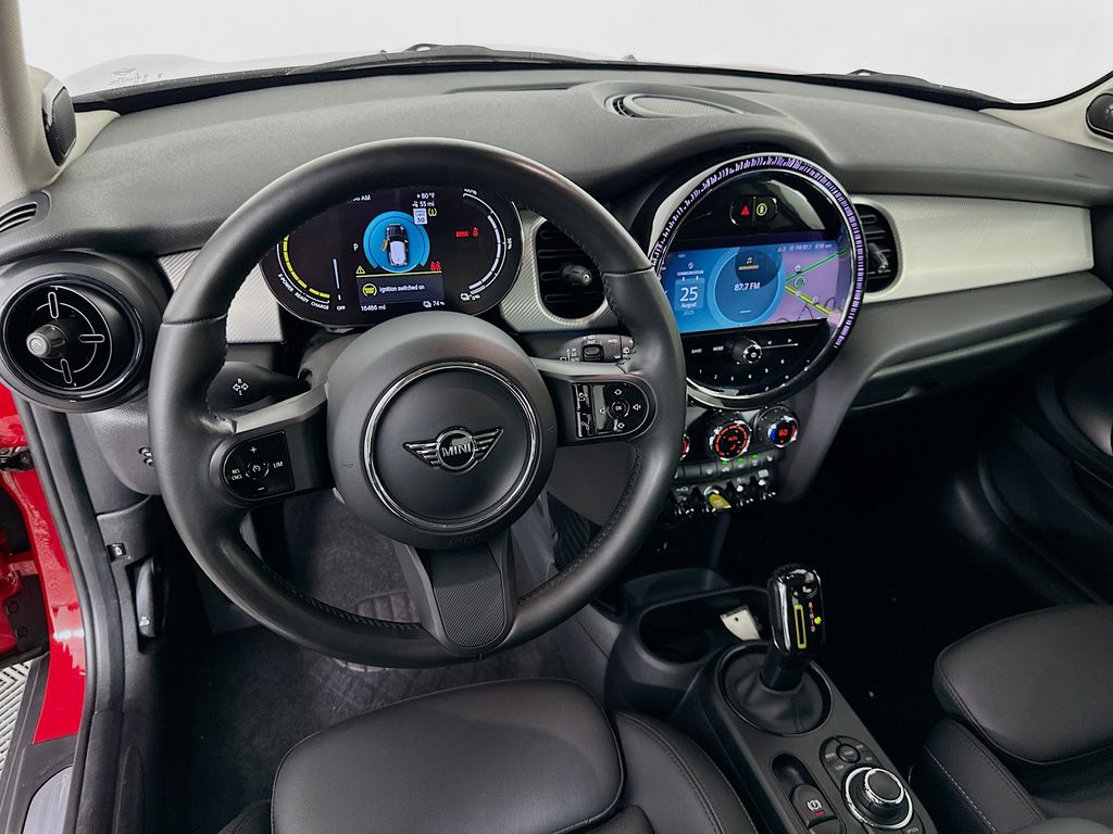 2024 Mini Cooper SE Signature photo 18