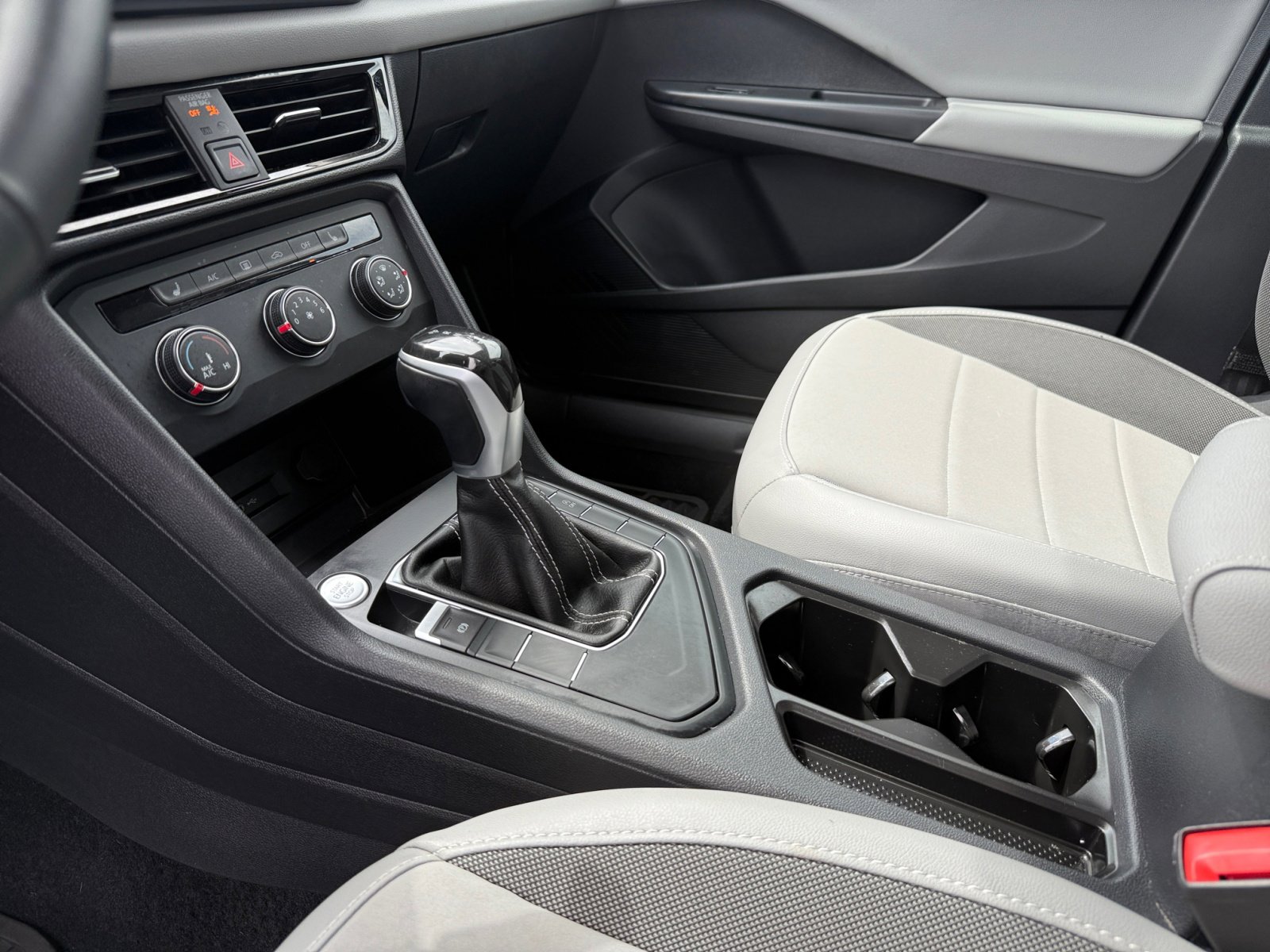2022 Volkswagen Taos SE photo 12
