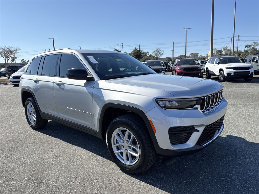 2025 Jeep Grand Cherokee Laredo's photo