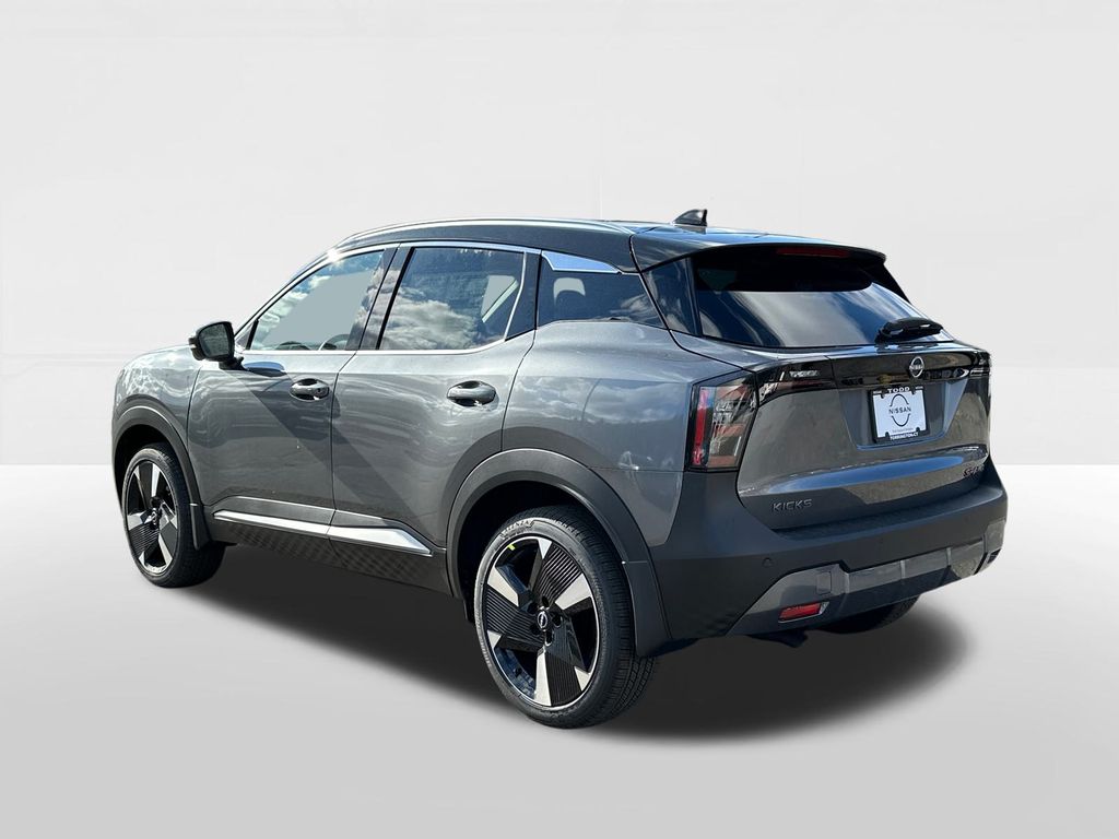 2025 Nissan Kicks SR photo 2