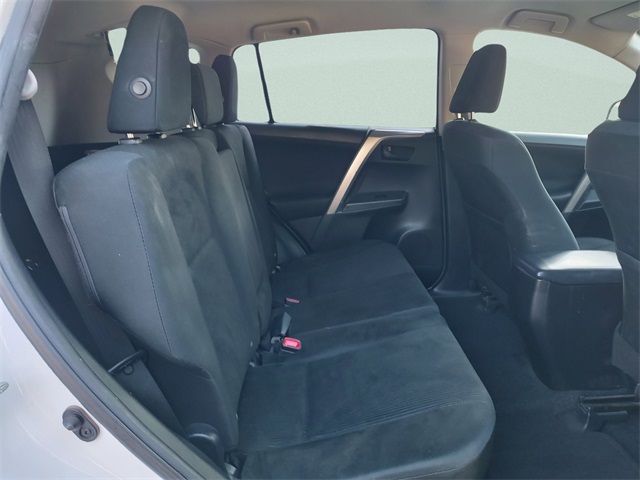 2014 Toyota RAV4 LE photo 27