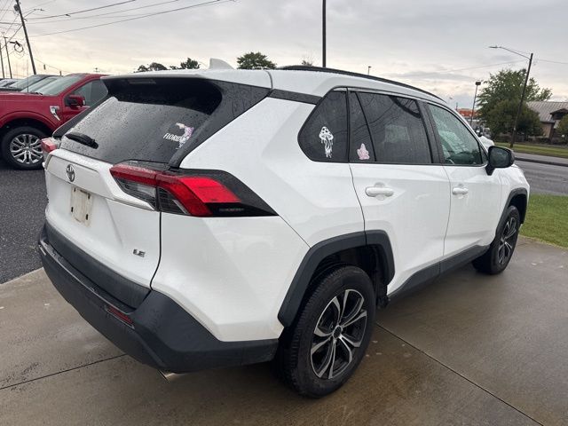 2019 Toyota RAV4 LE photo 4