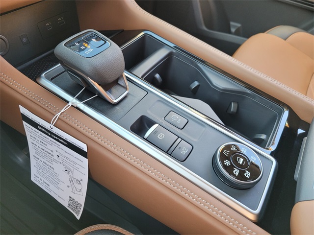 2025 Nissan Pathfinder Platinum photo 25