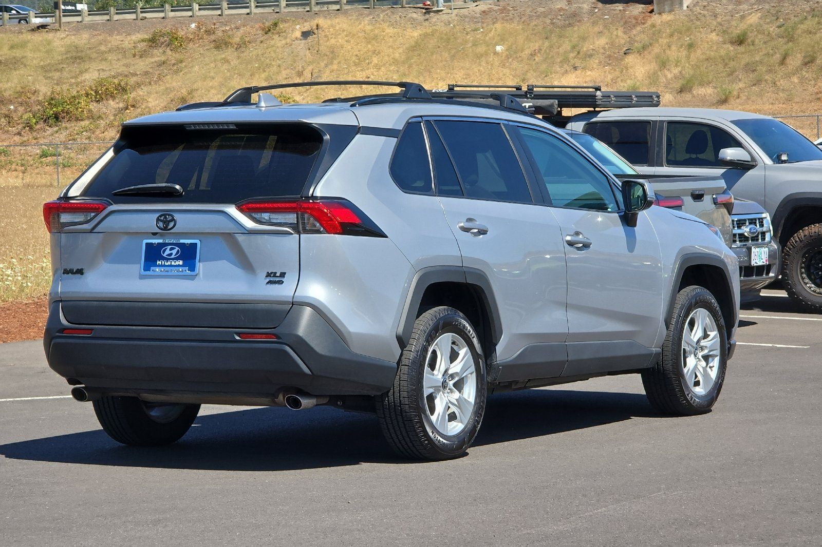 2021 Toyota RAV4 XLE photo 3