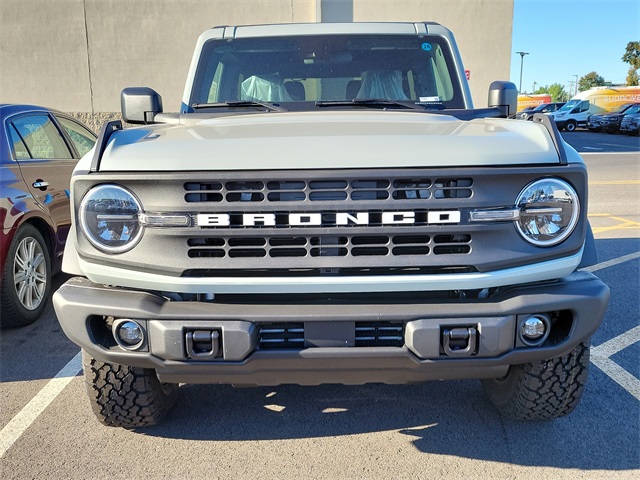 2024 Ford Bronco Black Diamond photo 2