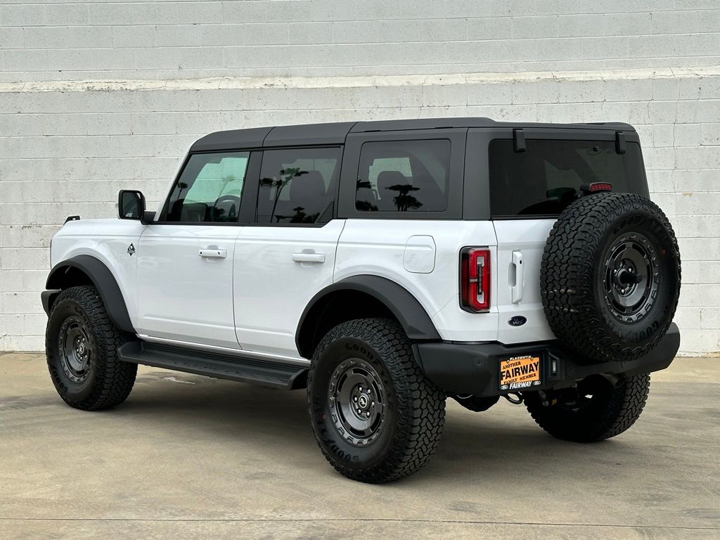 2025 Ford Bronco Outer Banks photo 3