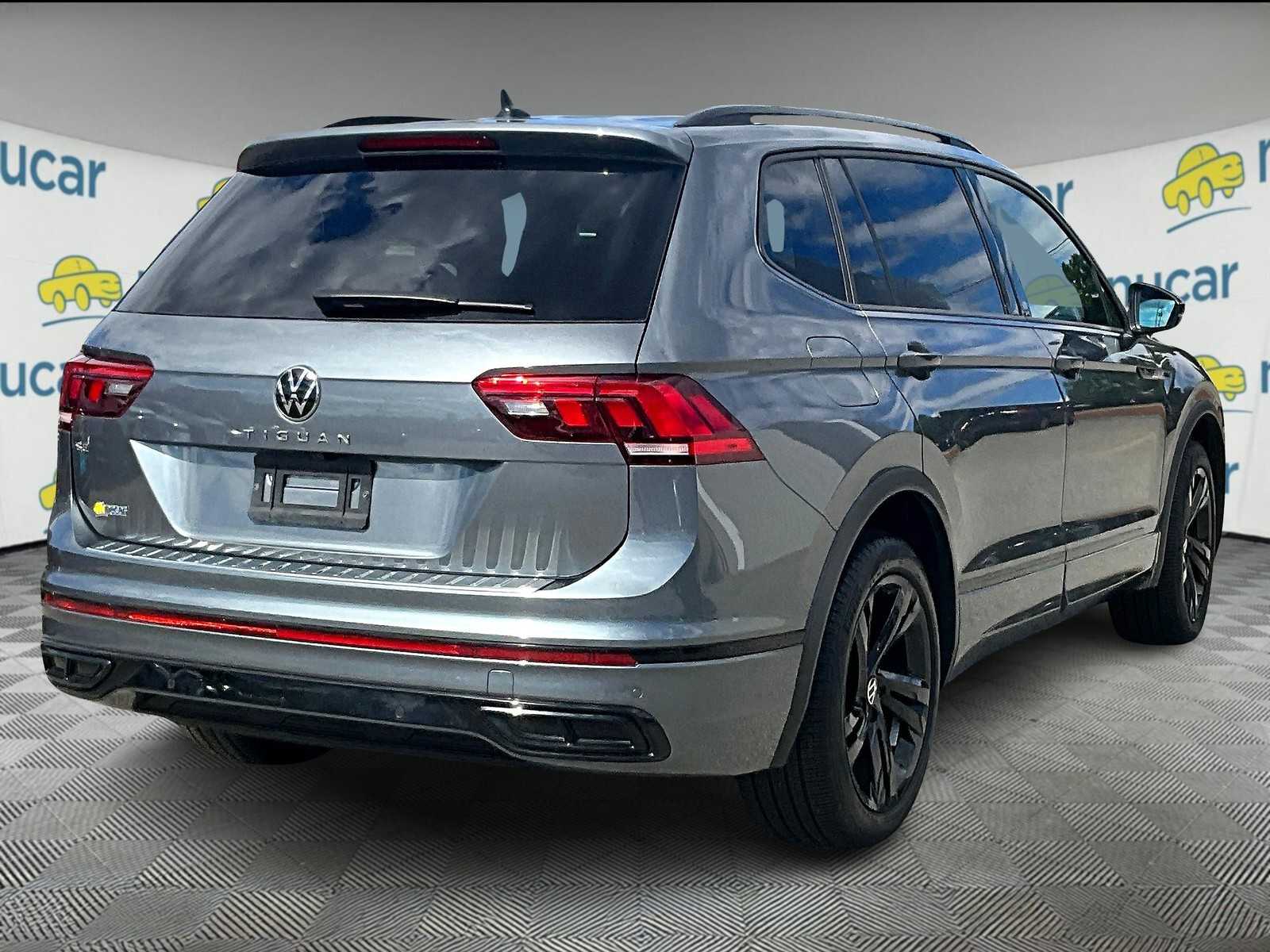 2023 Volkswagen Tiguan SE R-Line Black photo 4