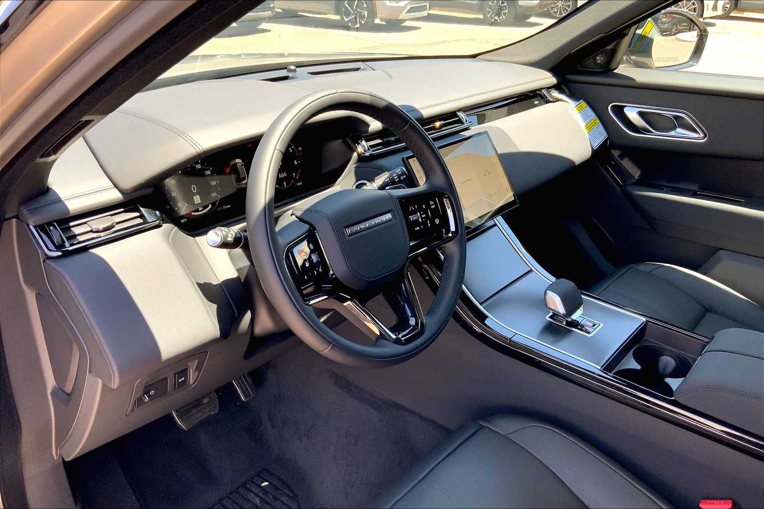 2026 Land Rover Range Rover Velar Velar SE photo 5