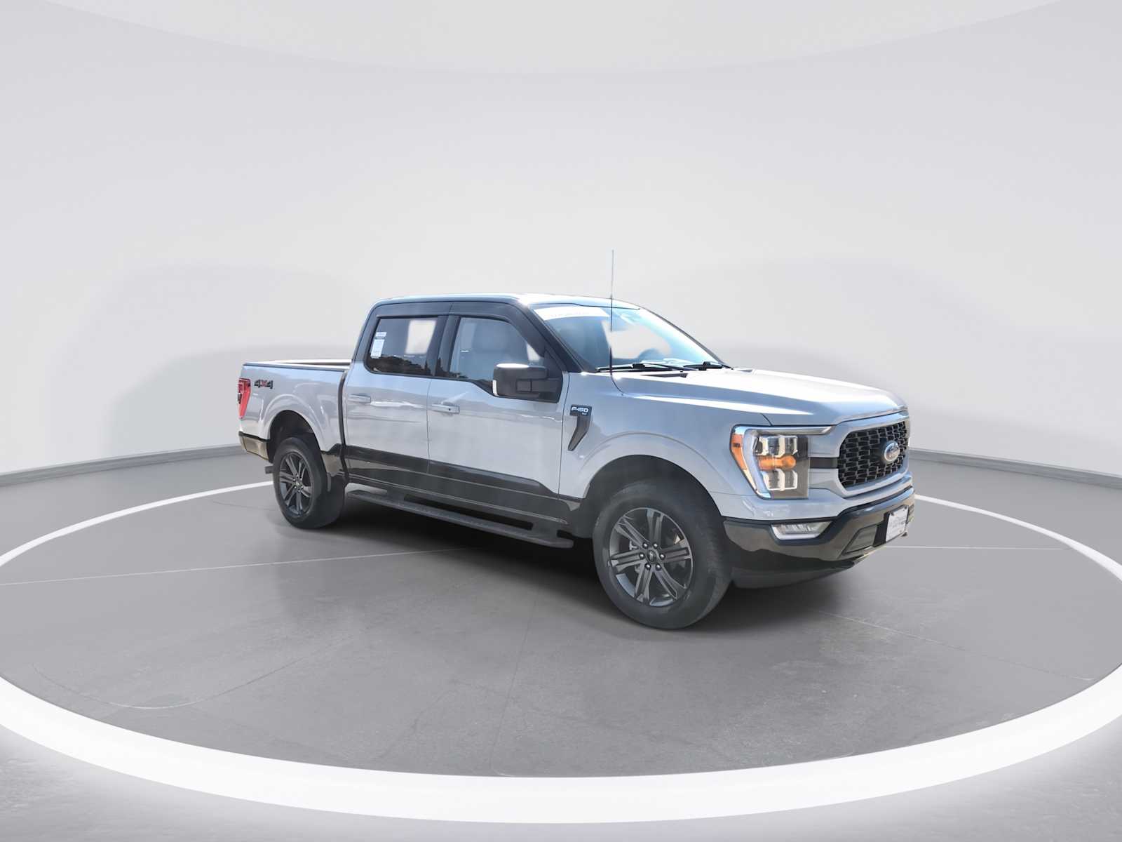 2023 Ford F-150 XLT photo 2