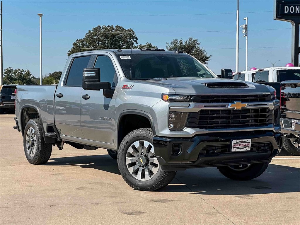 2026 Chevrolet Silverado 2500HD Custom photo 2
