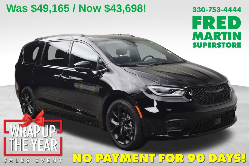 2026 Chrysler Pacifica Select's photo