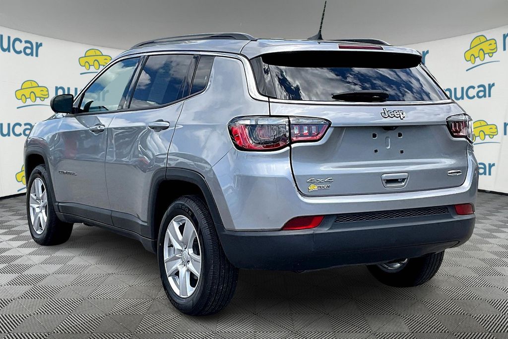 2022 Jeep Compass Latitude photo 4