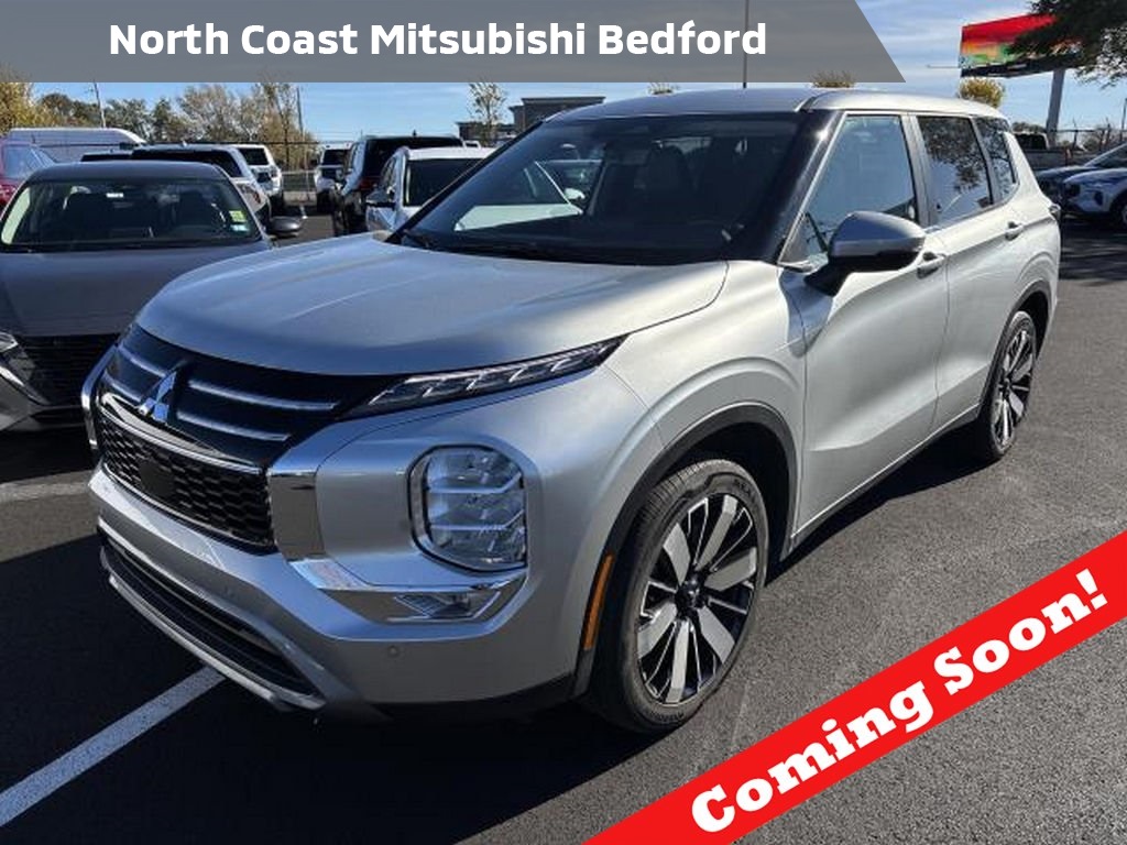 2025 Mitsubishi Outlander SE's photo