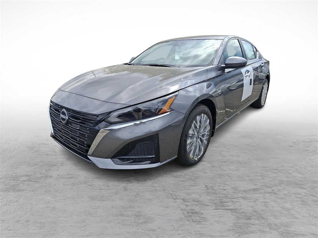 2025 Nissan Altima SV photo 3
