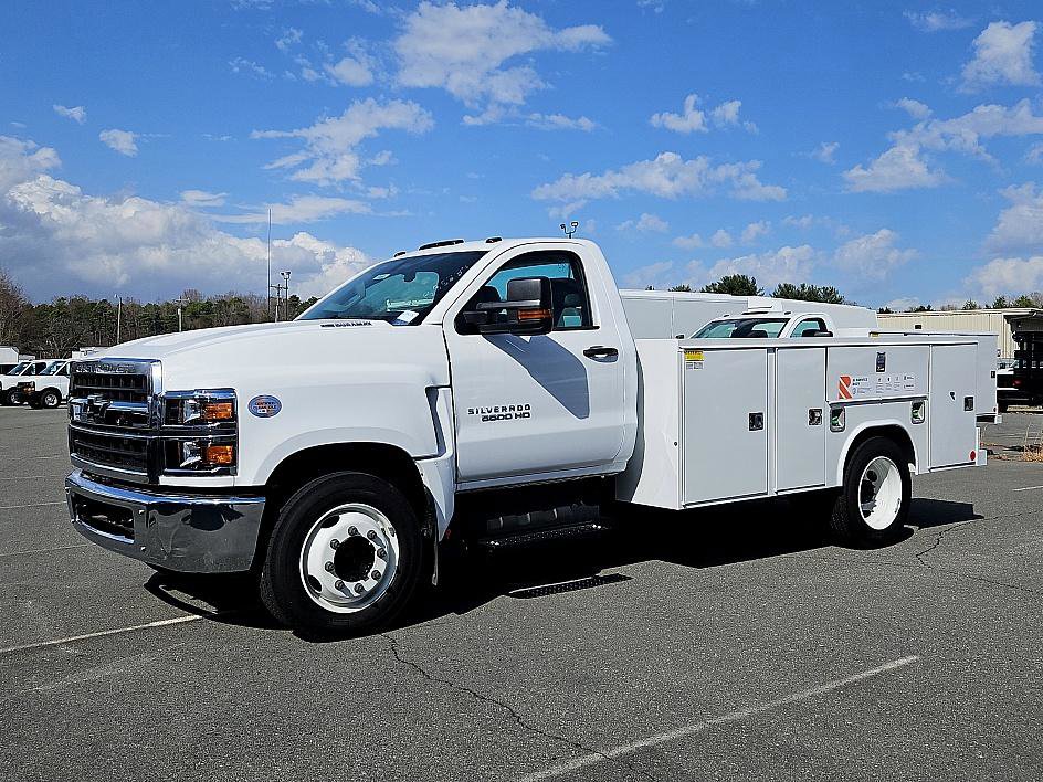 2024 Chevrolet Silverado 4500 Medium Duty Chassis Cab Work Truck's photo