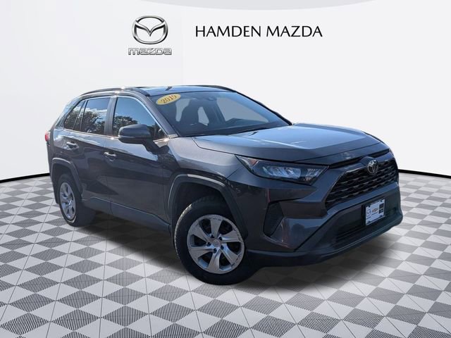 2019 Toyota RAV4 LE's photo