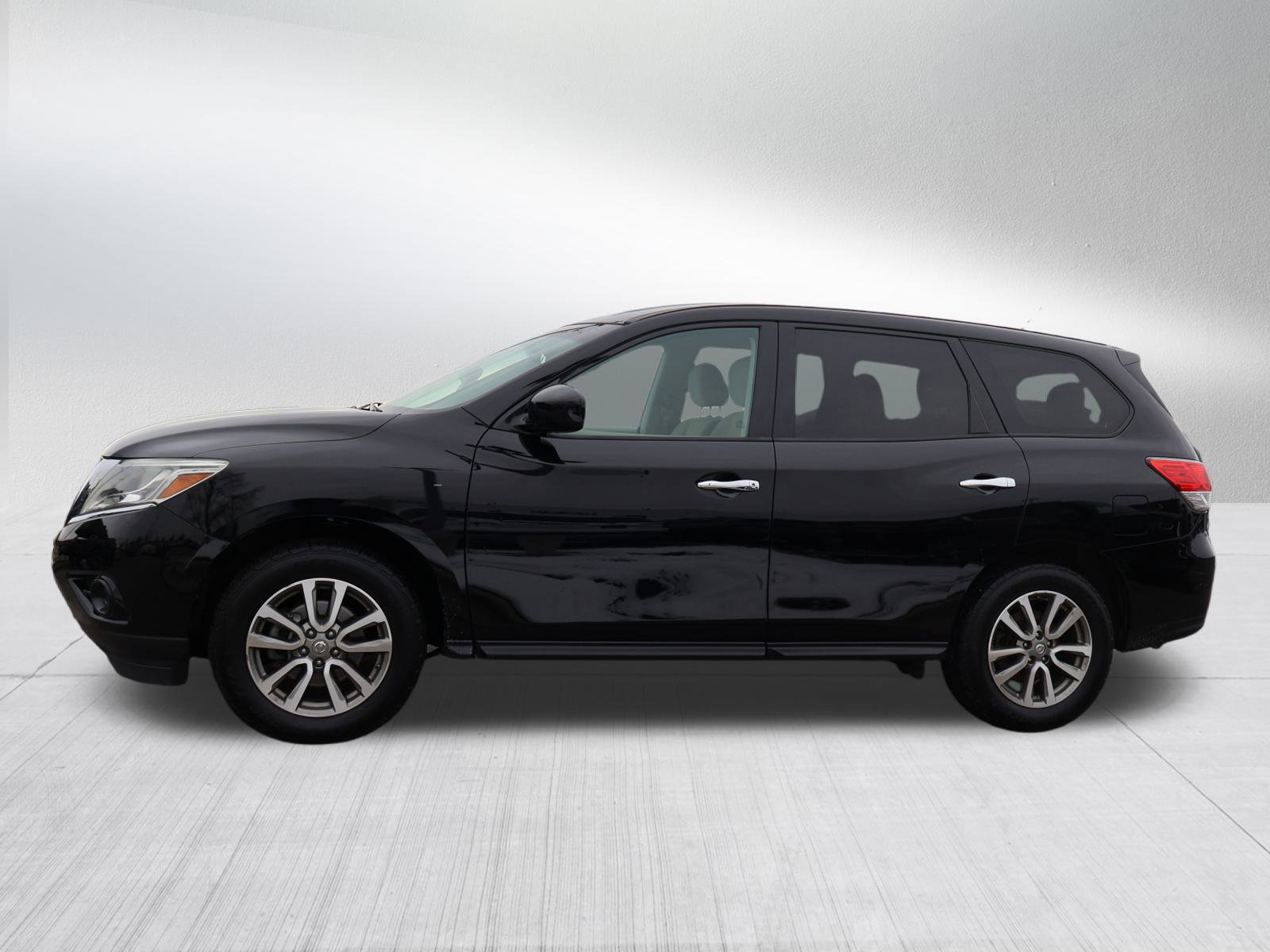 2014 Nissan Pathfinder S photo 4