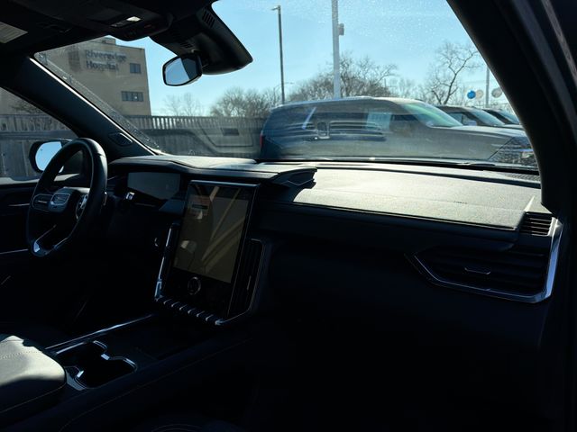 2025 GMC ACADIA - Image 28