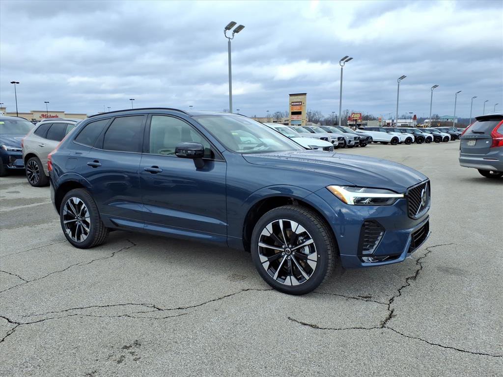 2026 Volvo XC60 Plus's photo