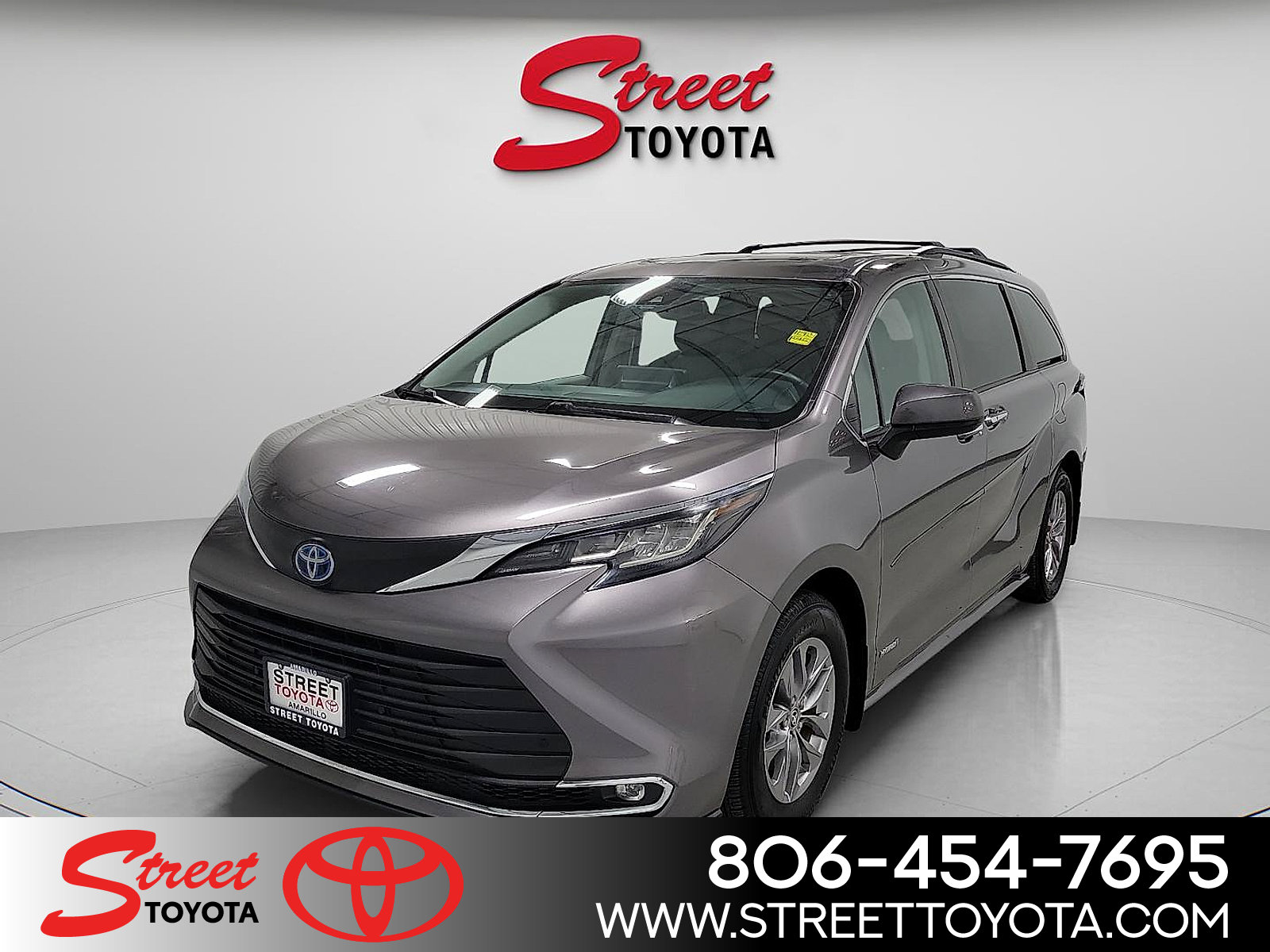 2021 Toyota Sienna XLE's photo