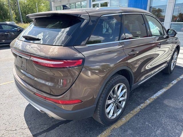 2022 Lincoln Corsair Standard photo 2