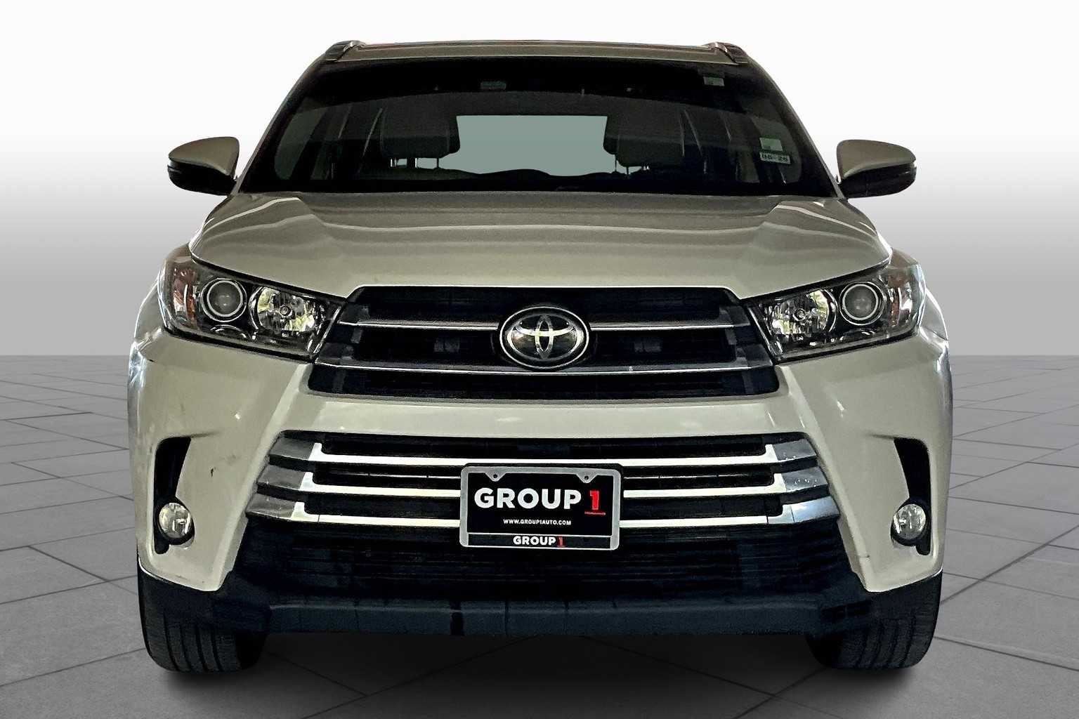 2017 Toyota Highlander Limited photo 3
