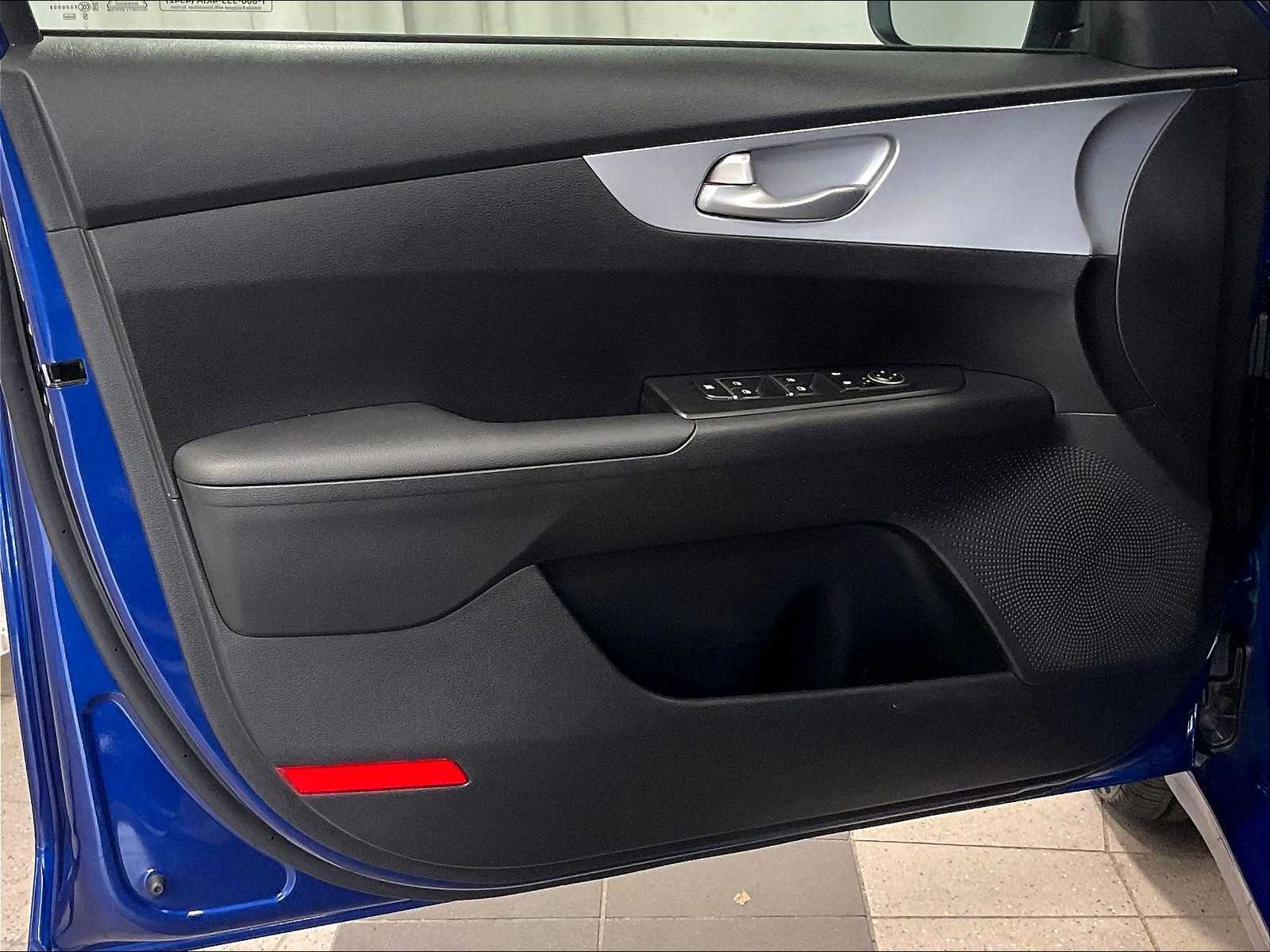 2024 Kia Forte LXS photo 9