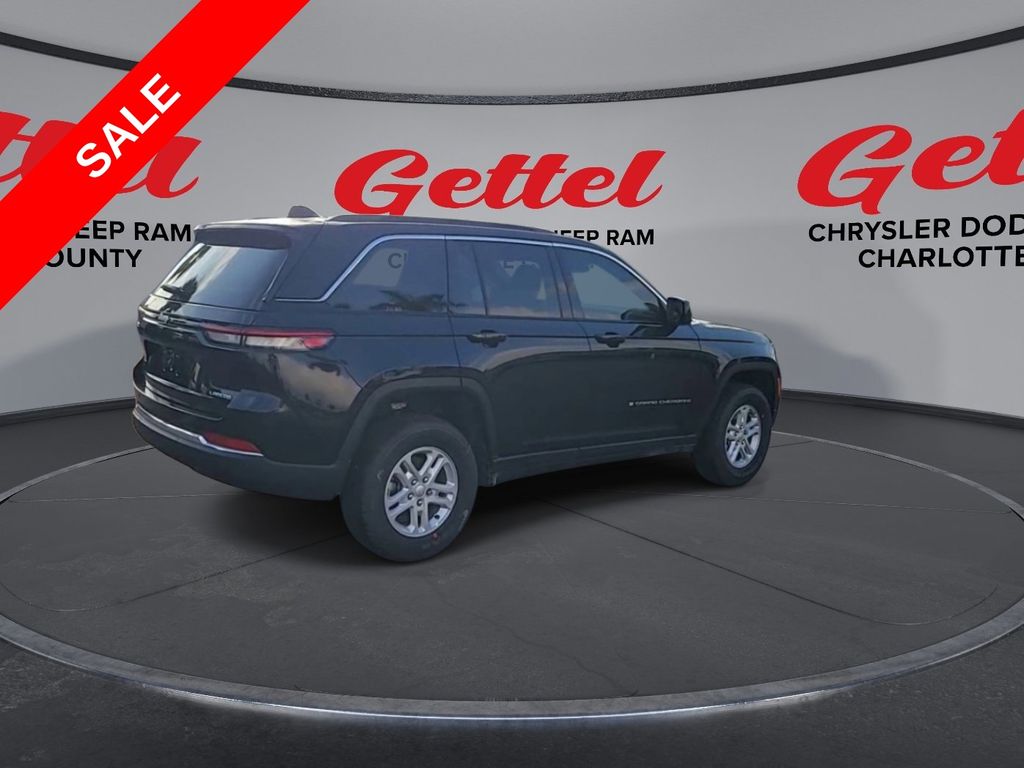2025 Jeep Grand Cherokee Laredo Altitude photo 7