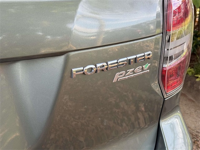 2016 Subaru Forester 2.5i Premium photo 11