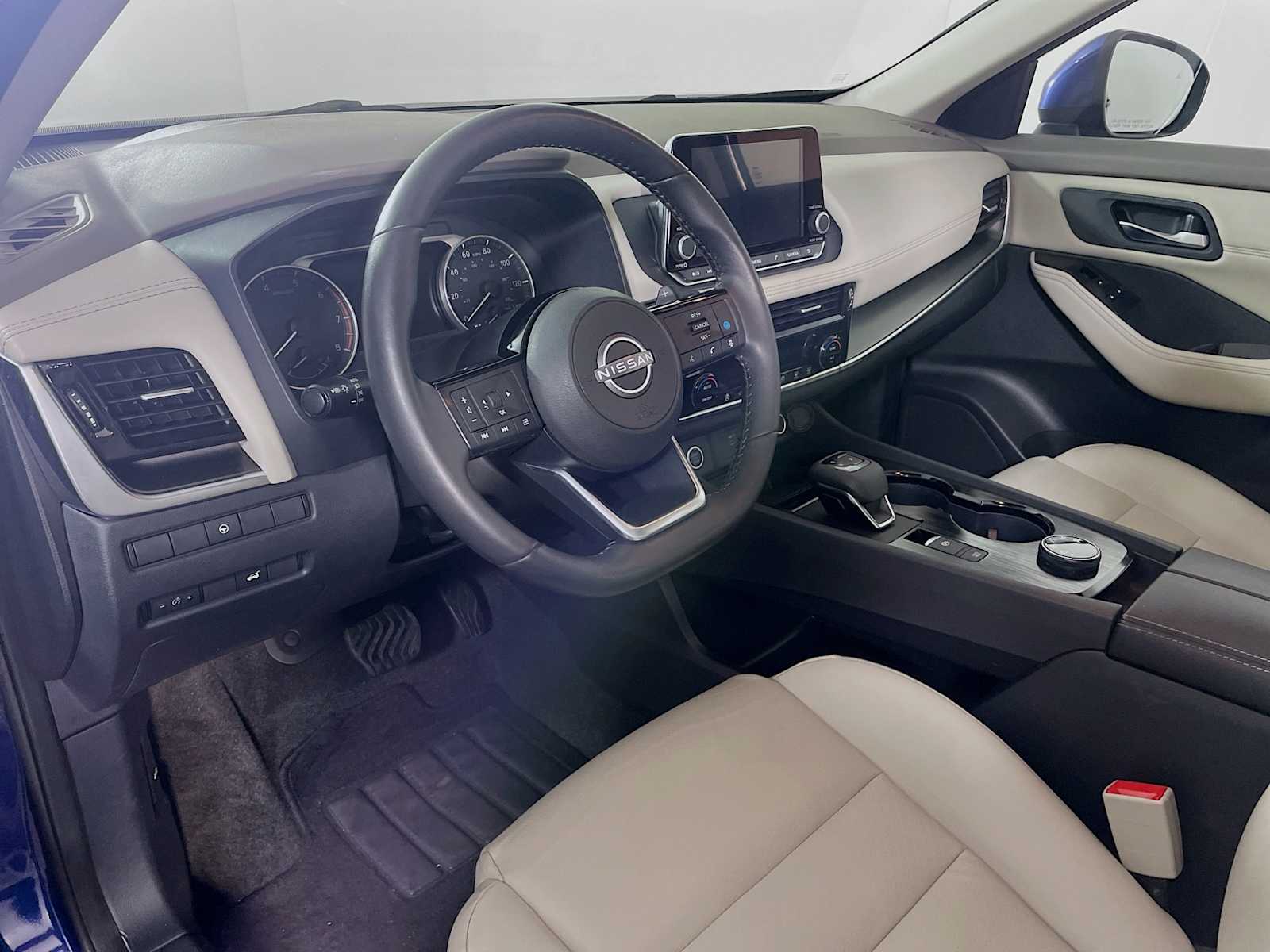 2023 Nissan Rogue SV photo 2
