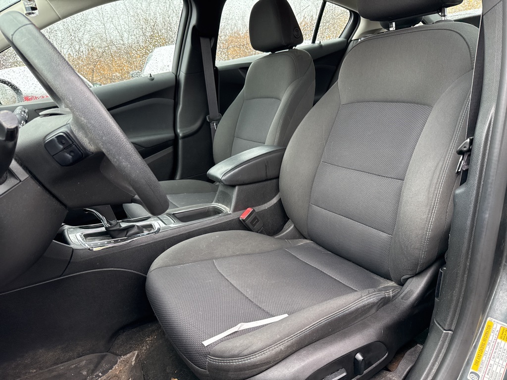 2017 Chevrolet Cruze LT photo 4