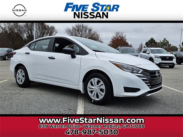 2025 Nissan Versa S's photo