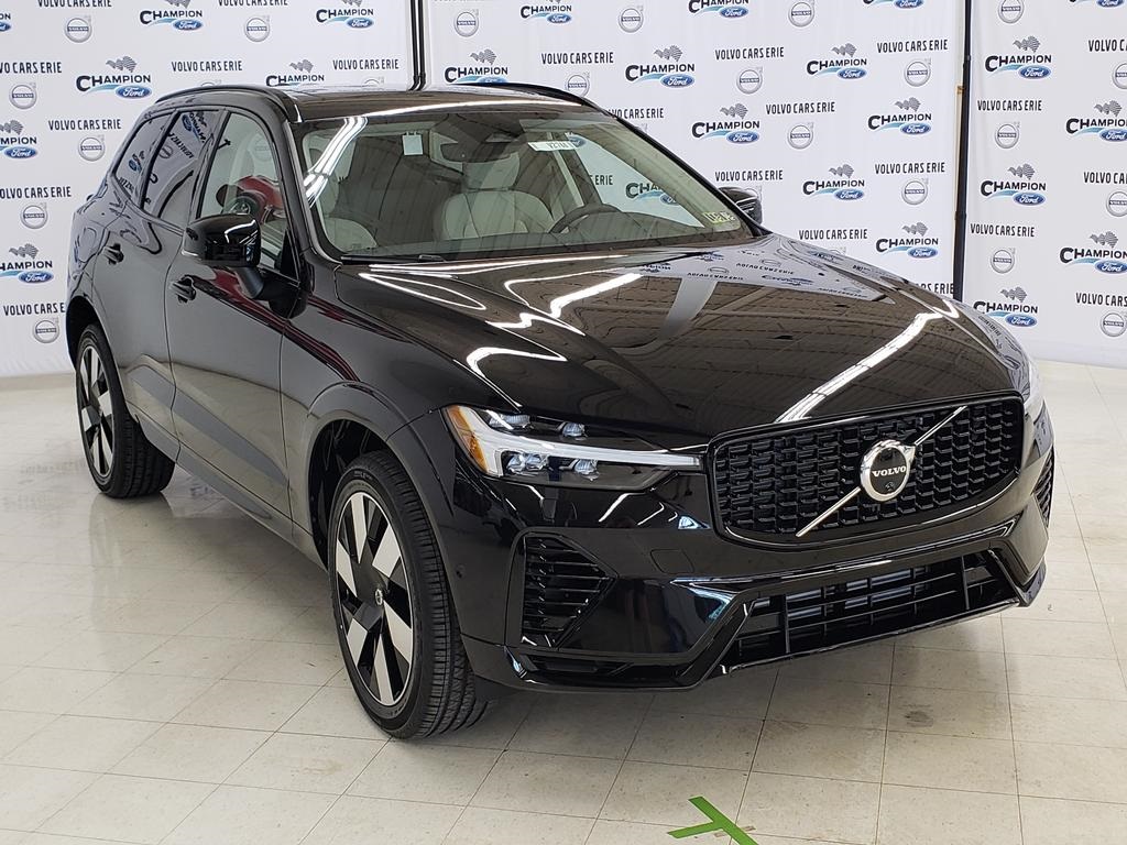 2025 Volvo XC60 Plus's photo