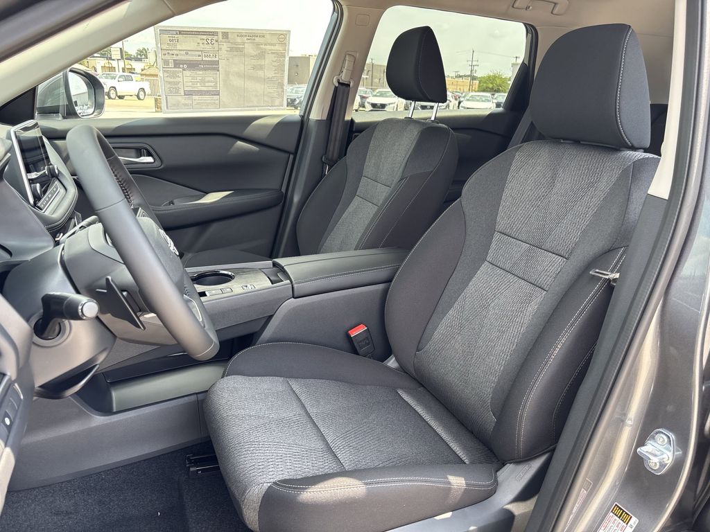 2026 Nissan Rogue SV photo 16
