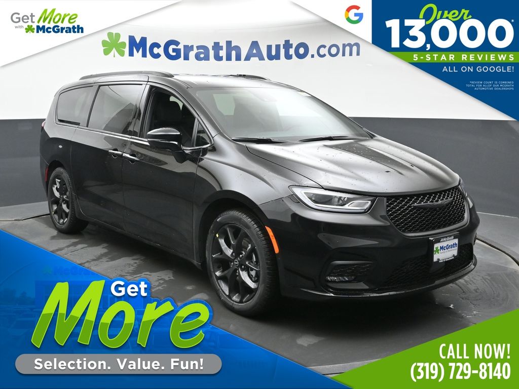 2026 Chrysler Pacifica Select's photo