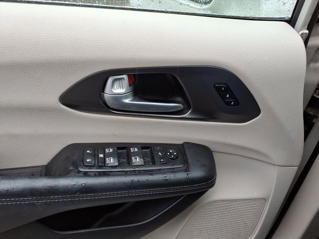 2017 Chrysler Pacifica Limited photo 12