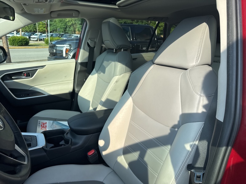 2021 Toyota RAV4 XLE Premium photo 11