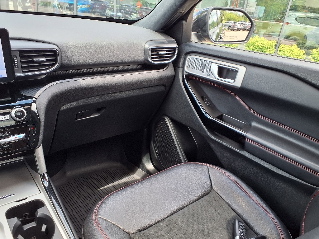 2022 Ford Explorer ST-Line photo 17
