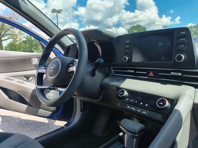 2021 Hyundai Elantra SEL photo 21