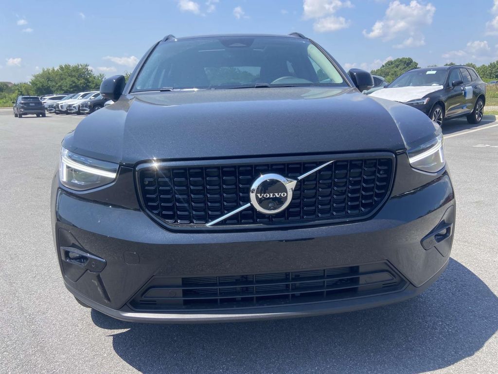 2026 Volvo XC40 AWD Plus photo 19