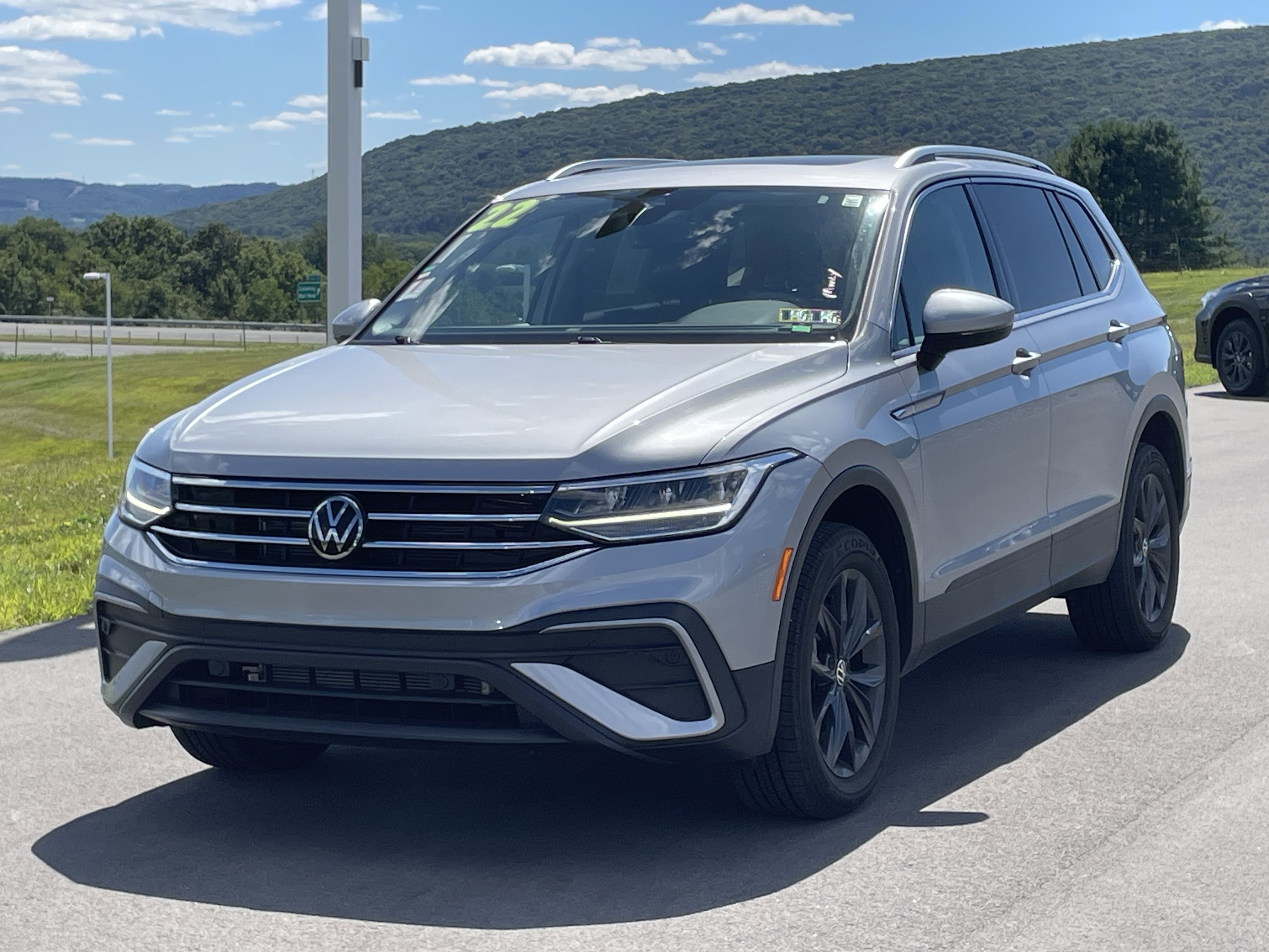 2022 Volkswagen Tiguan SE photo 6