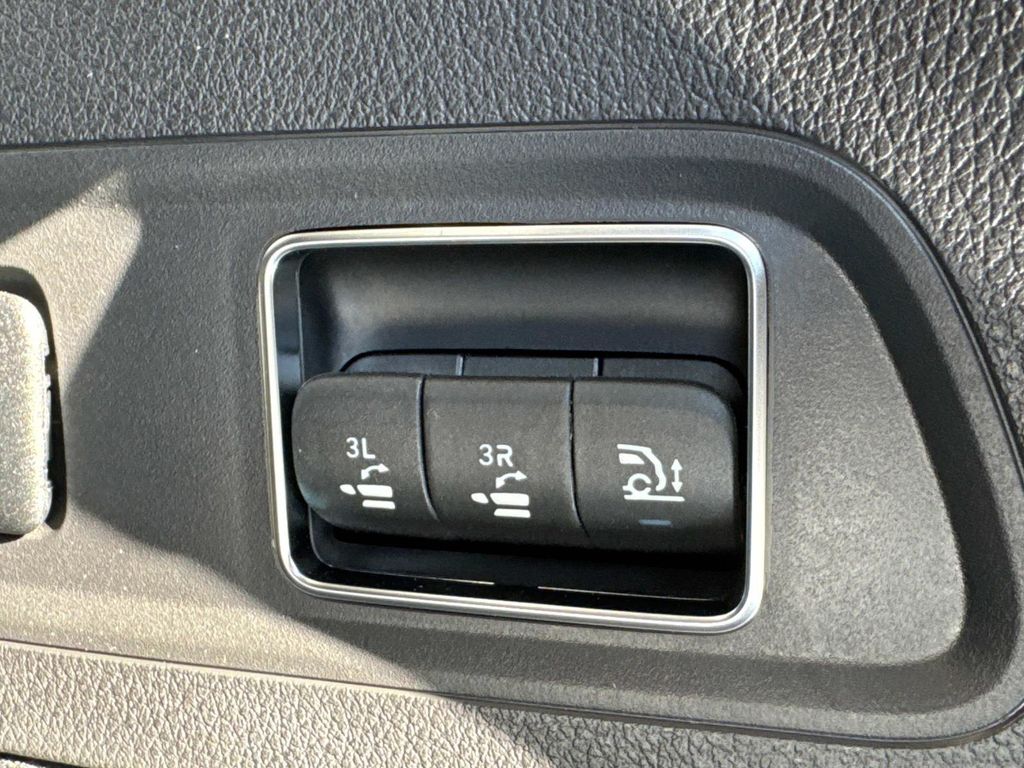 2026 Mercedes Benz GLS 450 4MATIC photo 6