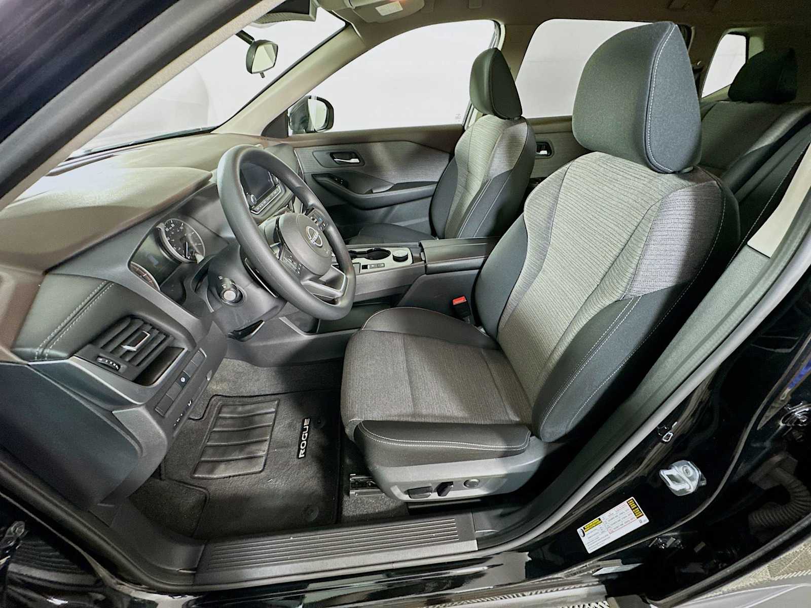 2023 Nissan Rogue SV photo 18